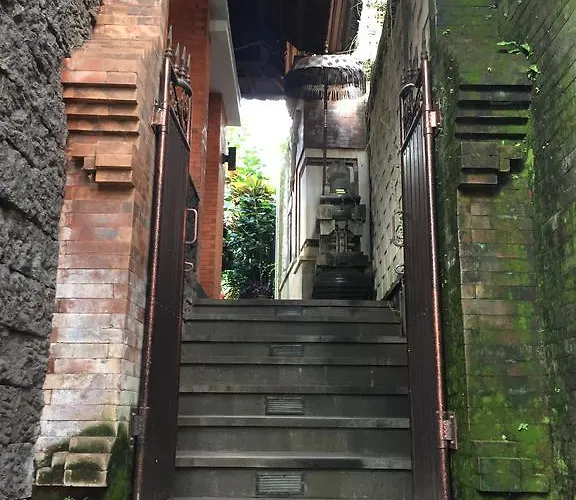Pensión Wahyu Bungalows With Garden View 4*