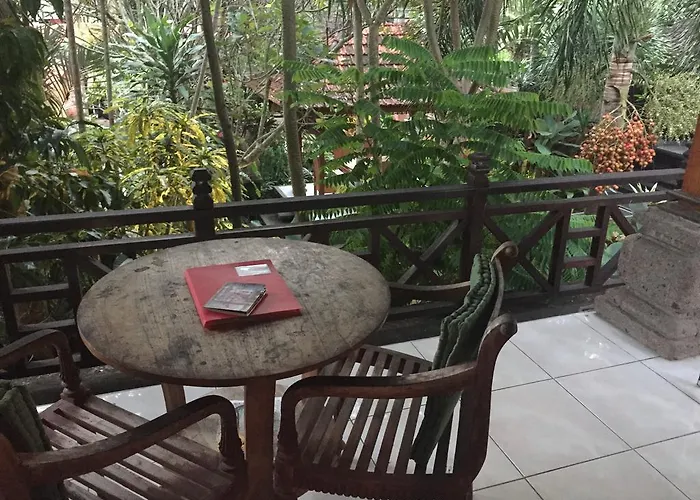 Pensión Wahyu Bungalows With Garden View